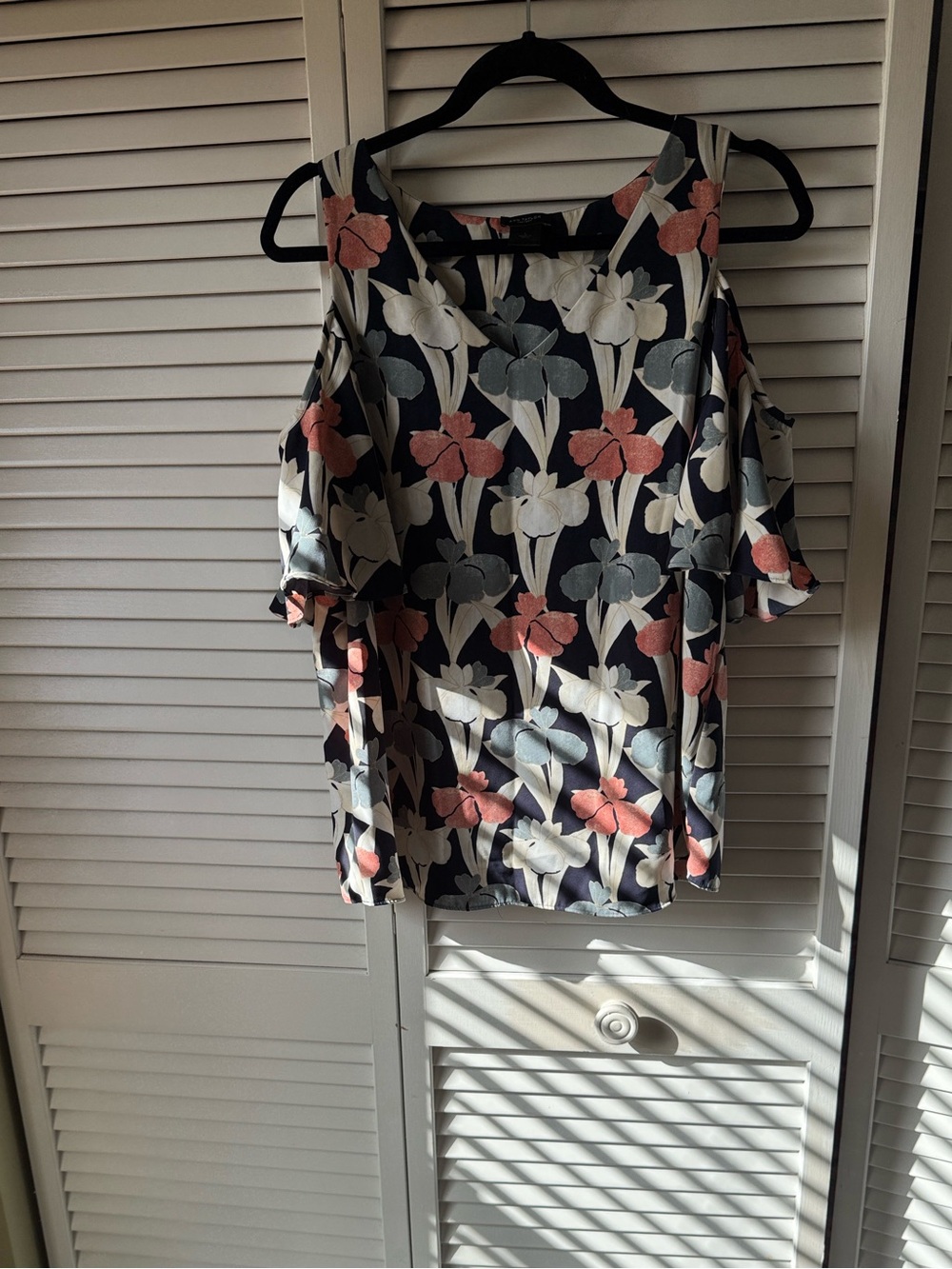 Ann Taylor Factory Navy Cold-Shoulder Floral Blouse with Coral & Cream